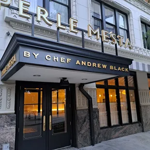 Entry to Perle Mesa in the Skirvin hotel