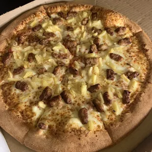 Quarantine Pizza - Pineapple and sausage