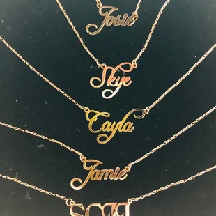 We can create nameplate necklaces in silver or gold!