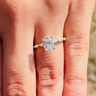 Close up of the beautiful oval ring!