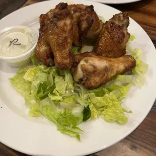 Honey sriracha wings with ranch dressing