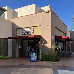 the outside of a restaurant