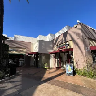 the outside of a restaurant