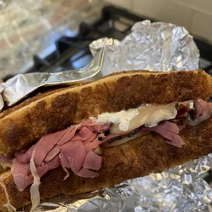 a roast beef sandwich