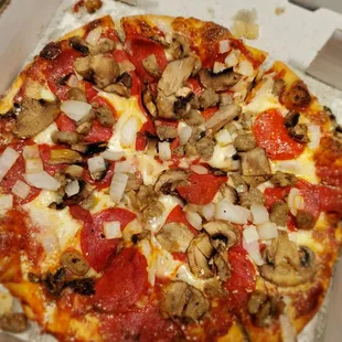 Real Mushrooms, Onions, Cheese and Pepperoni - so good.