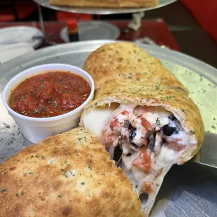 Calzone (Instagram: @keepitfitfoodie)