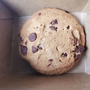 Chocolate chip cookie