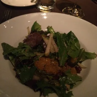 Field Green, Pear & Candied Pecan Salad