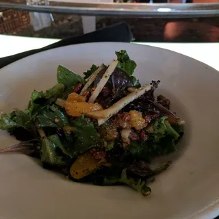 Field Green, Pear & Candied Pecan Salad