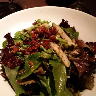 Field Green, Pear & Candied Pecan Salad