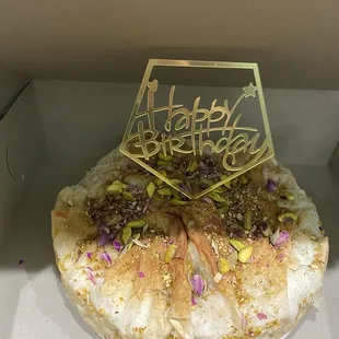 Whole cheesecake baklava