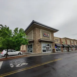a view of the outside of a restaurant