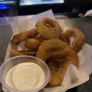 Beer battered onion rings with ranch dipping sauce