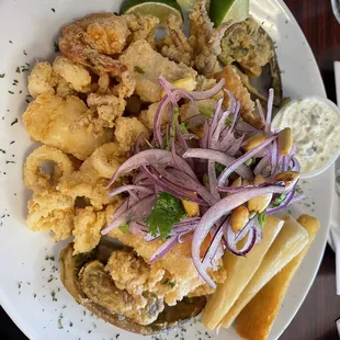 Fried seafood platter (Jalea)