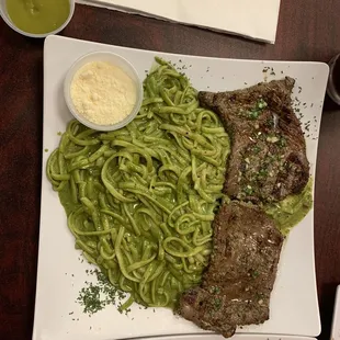 Tallarines Verdes con Bistec