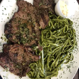 Bistec with pesto fettuccine