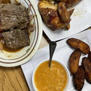 Pollo Entero Solo Bistec Encebollado Frijoles Peruanos Platano Frito