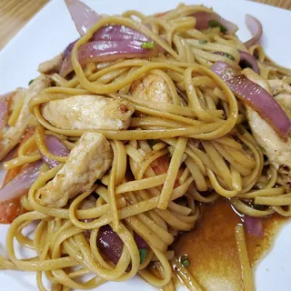 Tallarin Saltado de Pollo