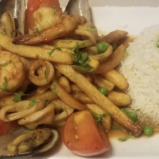 Tallarin Saltado de Mariscos