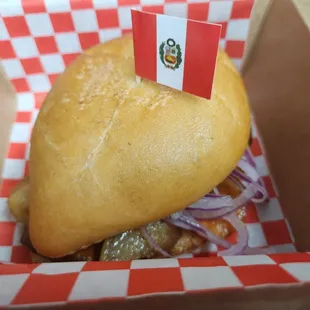 Pan con chicharron!!!
Deliciosamente peruano