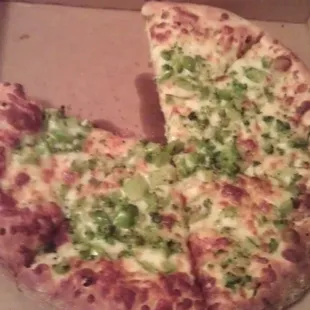 Small Pizza with Seasoned Garlic Butter Sauce and Broccoli
