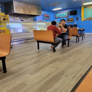 Not really a market in the traditional sense.  Only limited fresh seafood, and tortillas to buy/eat. 5 tables.