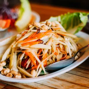 Papaya salad IG: @thephotographerfoodie