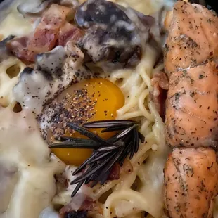 Spaghetti Carbonara with Salmon and mushrooms