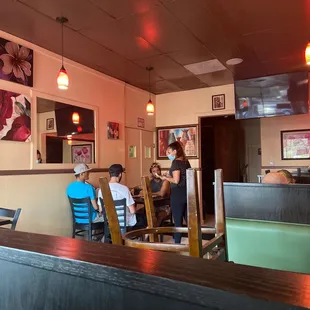 8 tables for dining room but only half available due to Covid