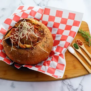 Pasta w/ meatball in a bread bowl, fantastic!
