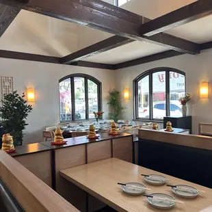 sushi and sashimi, interior