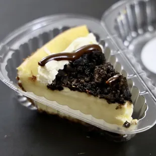 Cookies and Cream Cheesecake Slice