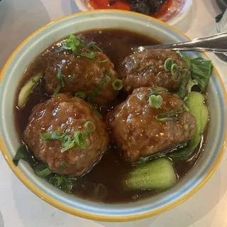 Lion's Head Pork Meatballs in Gravy (4)