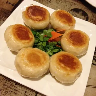 D4. Pan-fried pork Buns