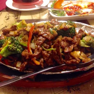 39. Three Peppers with Beef on Hot Iron Plate