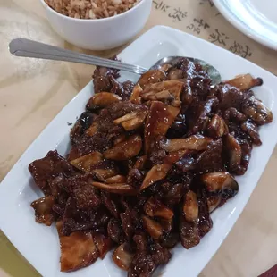 Beef with mixed mushrooms, lunch menu #4