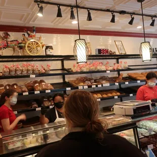 The crowds can come and go quickly here.