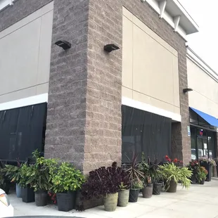 the outside of the restaurant