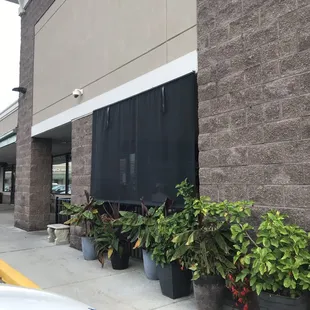 the outside of the restaurant