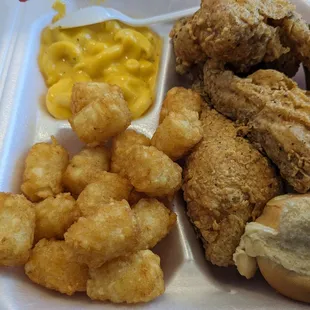 3 piece mixed with tater tots and mac and cheese