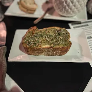 Garlic bread (always available)