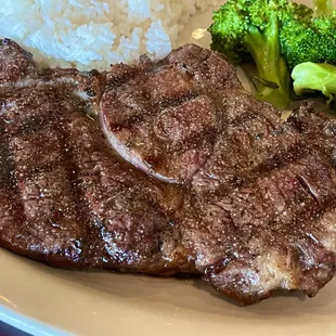 14 oz Ribeye steak dinner - cooked to perfect medium rare, juicy and flavorful (08/2023)