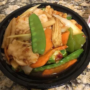 Small Hunan chicken, full of delicious fresh veggies!