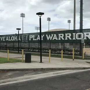 U of HI Volleyball court Warrior screen