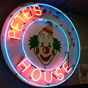 Pete&apos;s Clown House. Great breakfast stop.