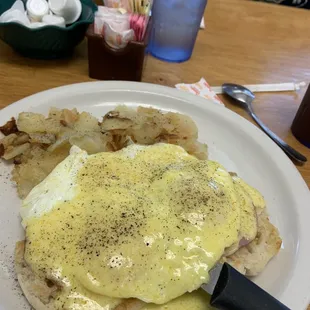 Traditional Benedict, delicious