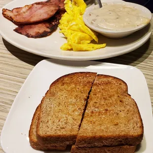 Country ham, eggs, toast and gravy