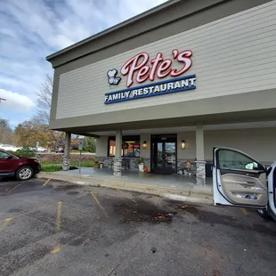 the outside of the restaurant