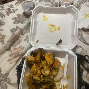 Chicken with a side of baked beans and mac &amp; cheese
