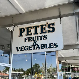 a sign for pete&apos;s fruits and vegetables